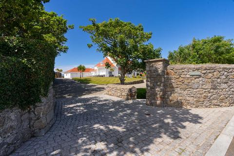 8 bedroom detached house for sale, Ronaldsburn, Derbyhaven, Castletown