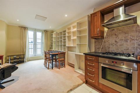 1 bedroom flat for sale, The Square, Petersfield