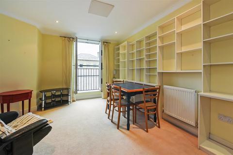 1 bedroom flat for sale, The Square, Petersfield