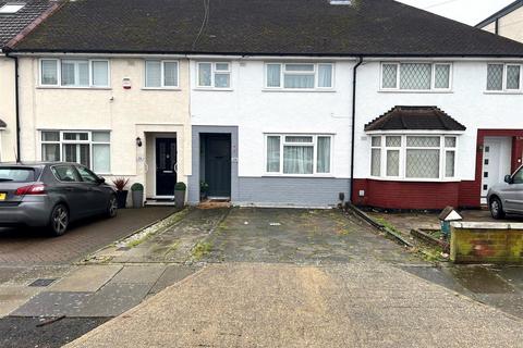 3 bedroom terraced house to rent, Cavendish Avenue, Ruislip