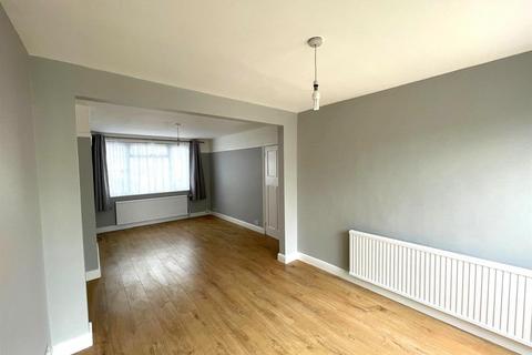 3 bedroom terraced house to rent, Cavendish Avenue, Ruislip