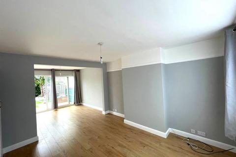 3 bedroom terraced house to rent, Cavendish Avenue, Ruislip