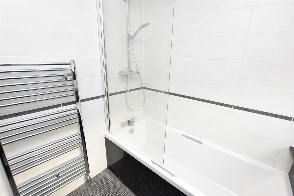 Bathroom (2).jpg