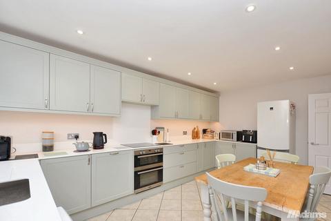 4 bedroom semi-detached house for sale, Eskdale Close, Beechwood