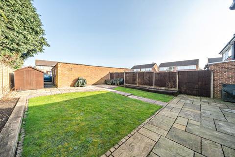 3 bedroom end of terrace house for sale, Grafton Close, George Green, Slough