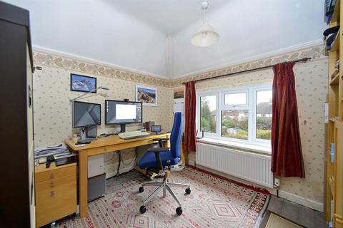 16 Iveagh Road, Guildford, GU2 7PU