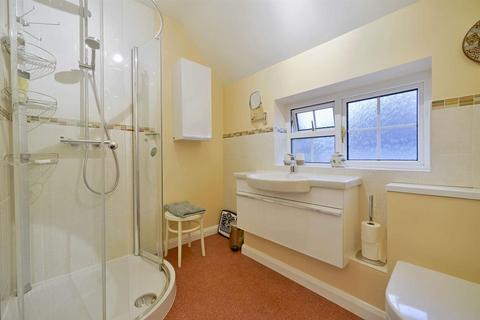 16 Iveagh Road, Guildford, GU2 7PU