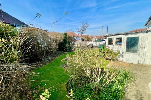 3 bedroom bungalow for sale, Cameron Close, Leigh-on-Sea, Essex, SS9