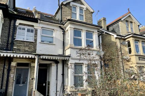 1 bedroom ground floor flat for sale, Flat 1, 101 Wellesley Road, Clacton-On-Sea, Essex CO15 3PT