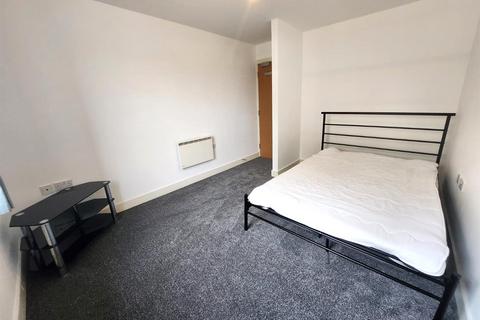 2 bedroom flat to rent, Everard Street, Salford