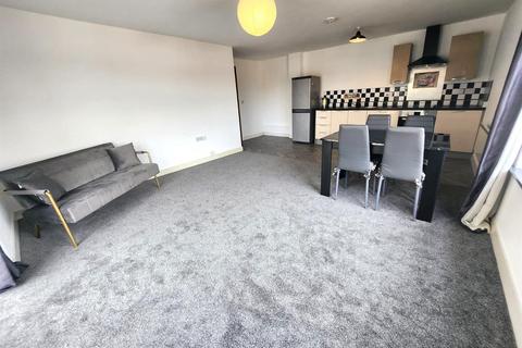 2 bedroom flat to rent, Everard Street, Salford