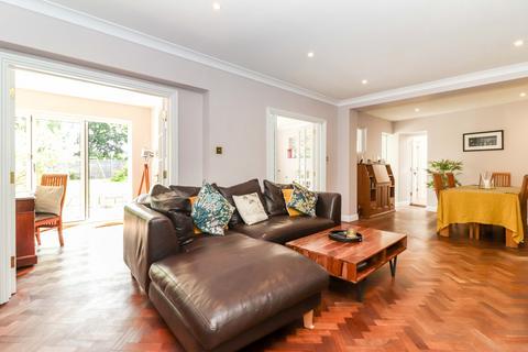 105 Heath Road, Beaconsfield, HP9 1DJ
