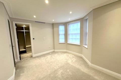 3 bedroom apartment to rent, Tenterden Grove, London