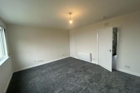 2 bedroom end of terrace house to rent, Charleston Drive, Dundee DD2