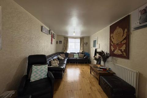 3 bedroom terraced house for sale, Allendale Avenue, Southall