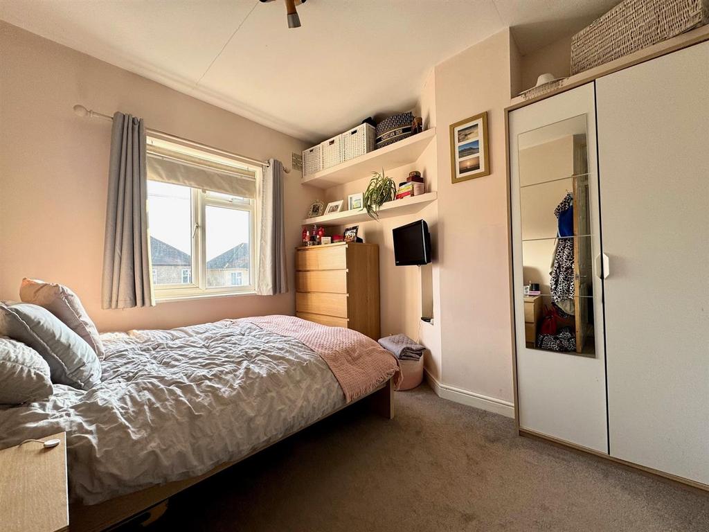 Bedroom 1.jpg