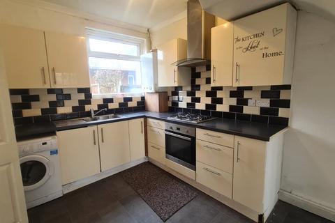 3 bedroom end of terrace house to rent, Newham Way, London E6