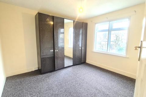 3 bedroom end of terrace house to rent, Newham Way, London E6