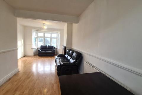 3 bedroom end of terrace house to rent, Newham Way, London E6