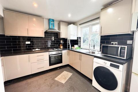 5 bedroom terraced house to rent, Kimberley Road, Croydon