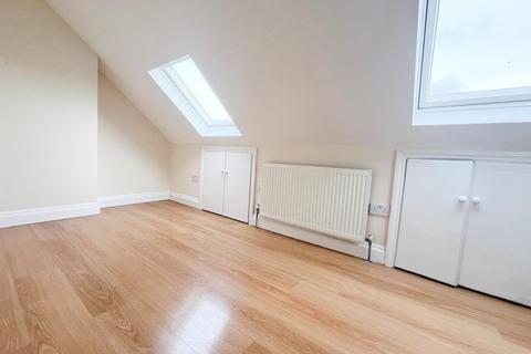 5 bedroom terraced house to rent, Kimberley Road, Croydon