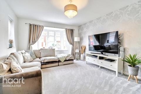 121 Heatherfields Crescent, New Rossington, Doncaster, DN11 0TY