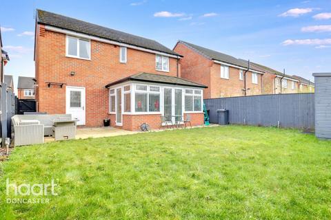 121 Heatherfields Crescent, New Rossington, Doncaster, DN11 0TY