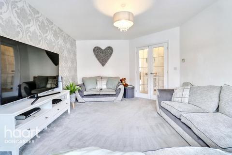 121 Heatherfields Crescent, New Rossington, Doncaster, DN11 0TY