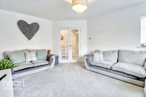 121 Heatherfields Crescent, New Rossington, Doncaster, DN11 0TY