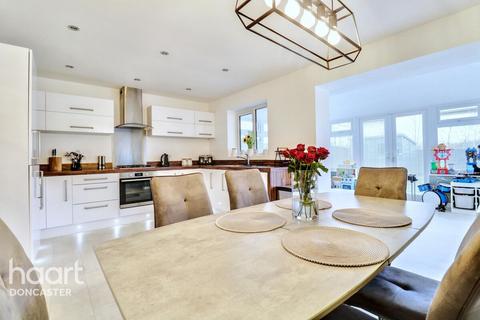 121 Heatherfields Crescent, New Rossington, Doncaster, DN11 0TY