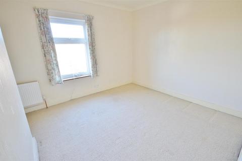 2 bedroom terraced house to rent, Cowper Street, Luton