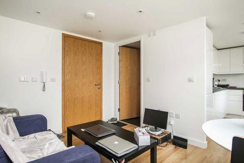 Studio to rent, Red Lion Street, Richmond TW9