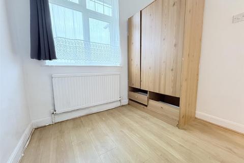 3 bedroom semi-detached house to rent, Berkeley Road, London