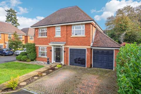 5 bedroom detached house to rent, Rosken Grove, Farnham Royal SL2