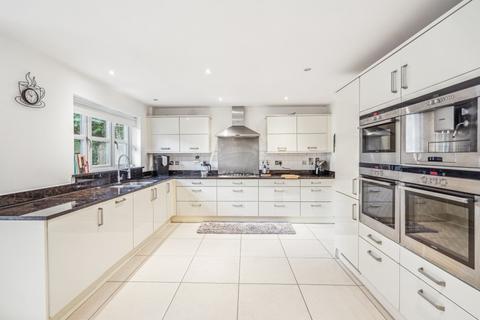 5 bedroom detached house to rent, Rosken Grove, Farnham Royal SL2