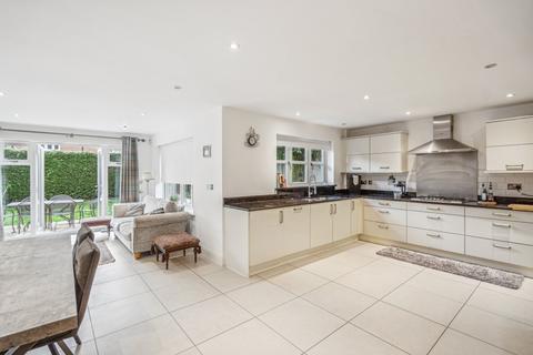 5 bedroom detached house to rent, Rosken Grove, Farnham Royal SL2