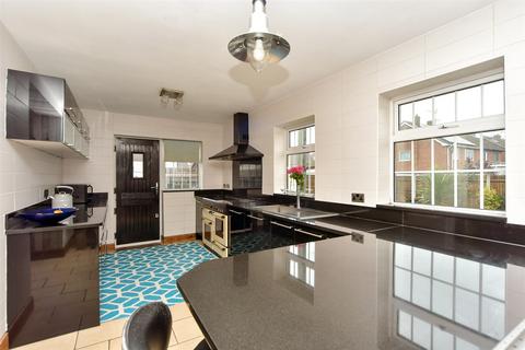 4 bedroom detached house for sale, Lower Rainham Road, Rainham, Gillingham, Kent