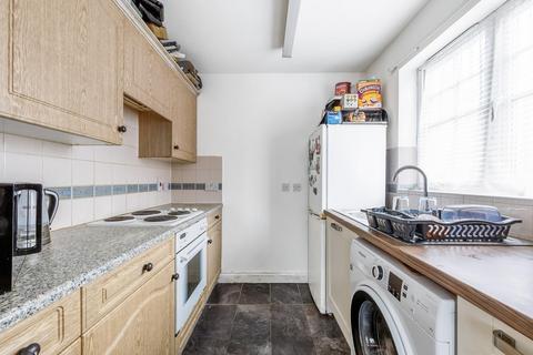 2 bedroom ground floor flat for sale, Chamberlain Gardens, Hounslow