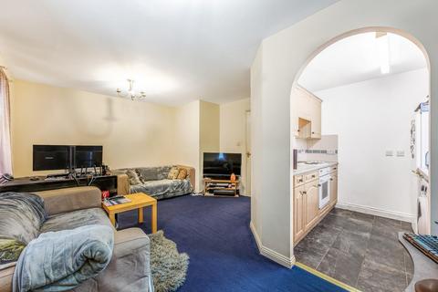 2 bedroom ground floor flat for sale, Chamberlain Gardens, Hounslow