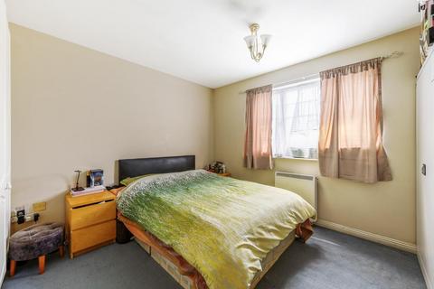 2 bedroom ground floor flat for sale, Chamberlain Gardens, Hounslow