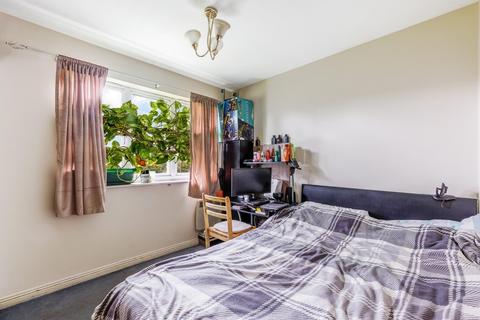 2 bedroom ground floor flat for sale, Chamberlain Gardens, Hounslow