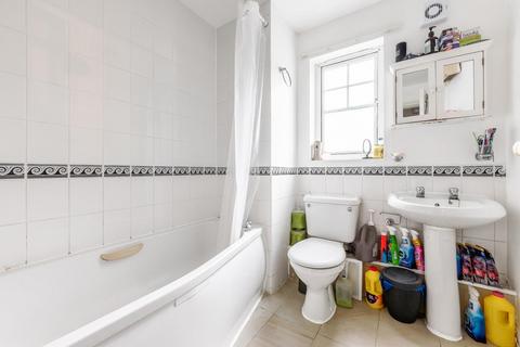 12 Chamberlain Gardens, Hounslow, TW3 4NF