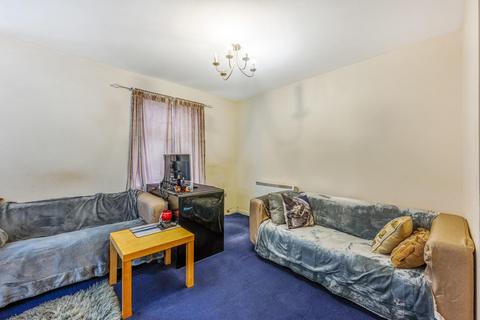 12 Chamberlain Gardens, Hounslow, TW3 4NF