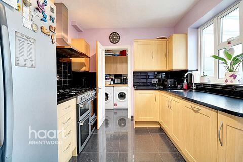 3 bedroom semi-detached house for sale, Carpenter Path, Brentwood