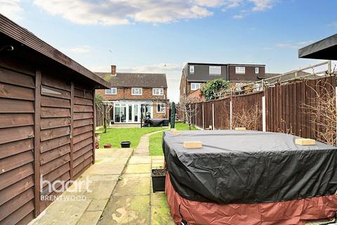 3 bedroom semi-detached house for sale, Carpenter Path, Brentwood