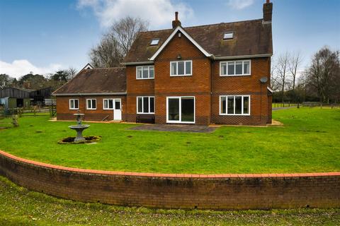 5 bedroom detached house to rent, Upper Park Farm, Whitehouse Lane, Codsall Wood