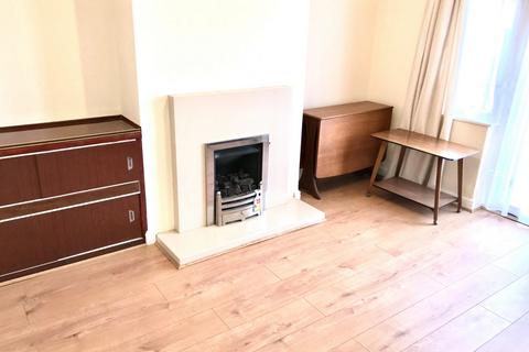 3 bedroom detached house to rent, Euston Avenue, Watford, WD18