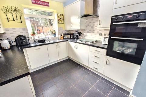 3 bedroom semi-detached house for sale, Stonebridge Lane, Leeds, West Yorkshire