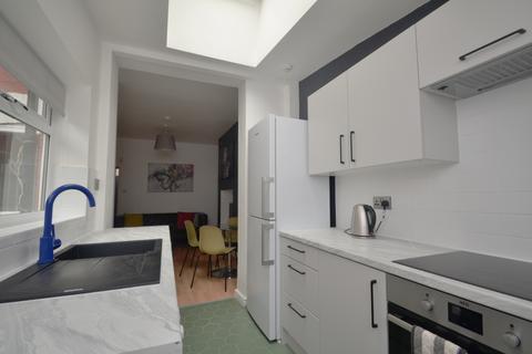 4 bedroom terraced house to rent, Chilworth Street, Manchester M14