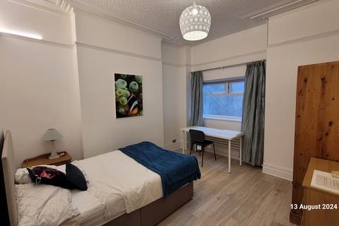 6 bedroom house to rent, Gwydr Crescent, Uplands,